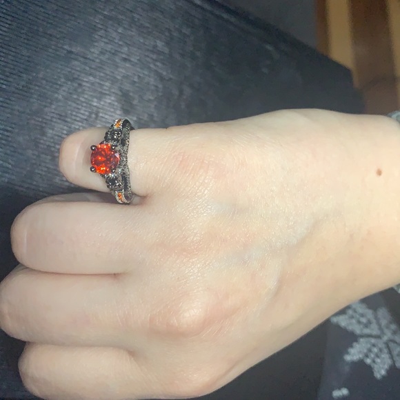 Skull ring with red white diamonds silver black red engagement unisex never used - Picture 2 of 8